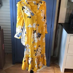 Old Navy yellow floral 3/4 sleeve dress.